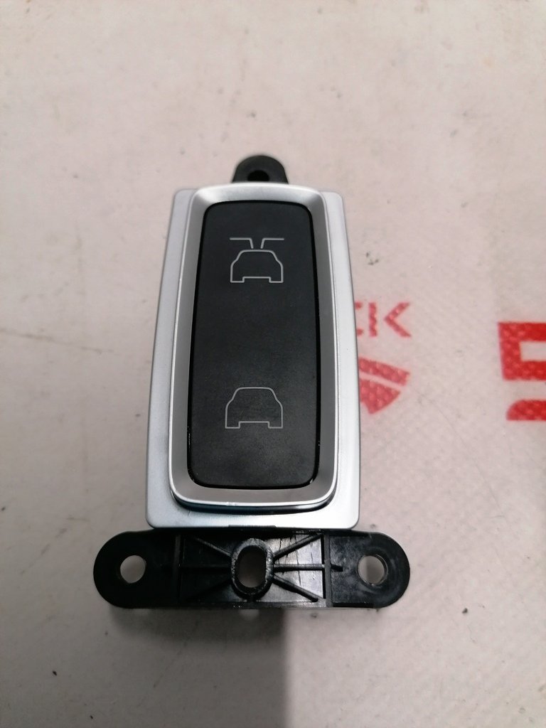 PL3-TV-R002 PLUG TV+ for Rolls-Royce
